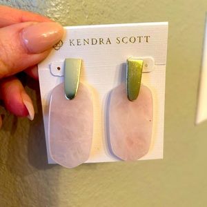 KENDRA SCOTT PINK/GOLD EARRINGS
